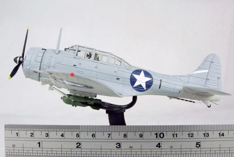 Корги Дуглас Dauntless SBD-3 черный B-1 1/72 литья под давлением модель самолета