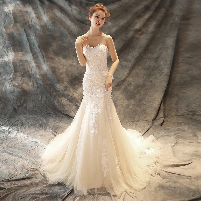 Mouwloze Illusie Terug Bladerdeeg Rok Mermaid Wedding Dress Bridal Gown Wit Hof Trein Borduren Custom Made Trouwjurken Mouwloze Illusie Terug Bladerdeeg Rok Mermaid Wedding Dress Bridal Gown Wit Hof Trein Borduren Custom Made Trouwjurken