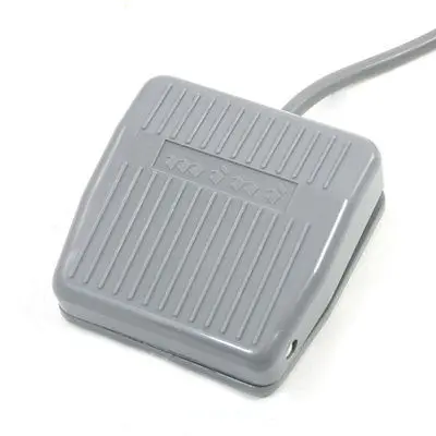 

250VAC 10A NO+NC Wired SPDT Antislip Rubber Momentary Foot Switch Gray