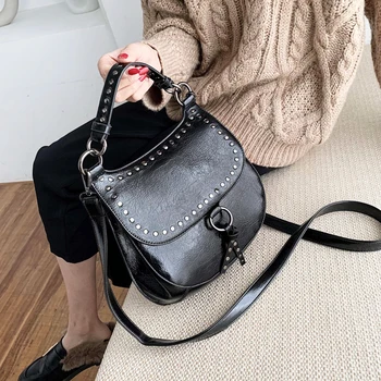 

French niche bag female 2020 new wave Korean version of the wild rivet shoulder Messenger bag fashion temperament handbag