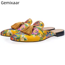 Модные мужские туфли с круглым носком, украшенные бахромой; вечерние туфли на плоской подошве; шикарные роскошные мужские тапочки из желтого атласа с цветочным узором; размеры 39-46