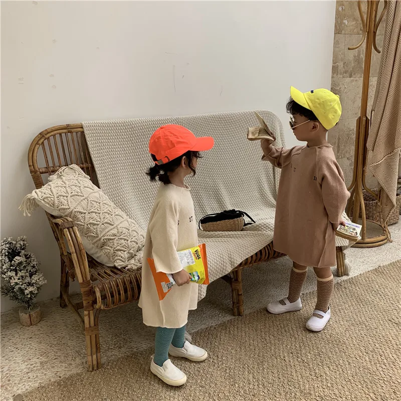 Осенние платья для маленьких девочек новое поступление, корейское свободное платье принцессы с надписью Одежда для мальчиков хлопковая одежда для детей 2, 3, 4, 5, 6 лет