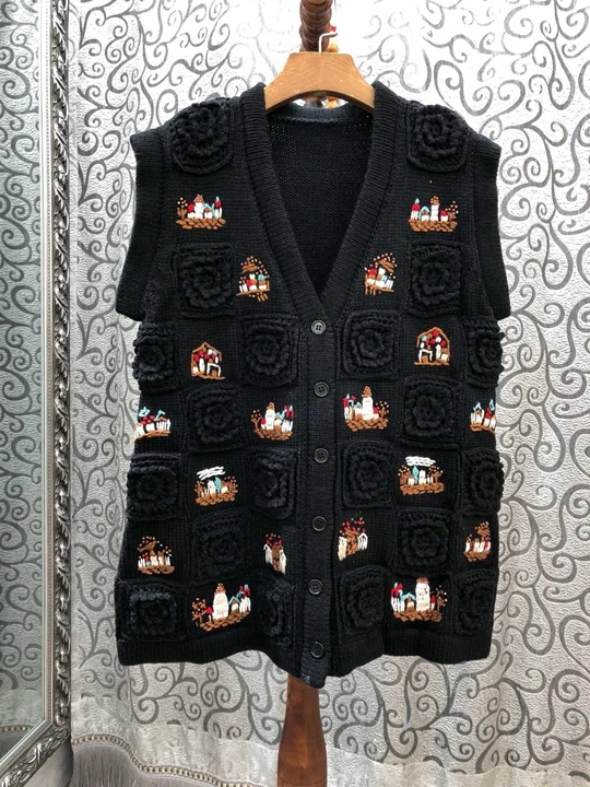 

2019 Early autumn new women's wear V-neck embroidered jacquard sleeveless button-down cardigan knitted sweater 829