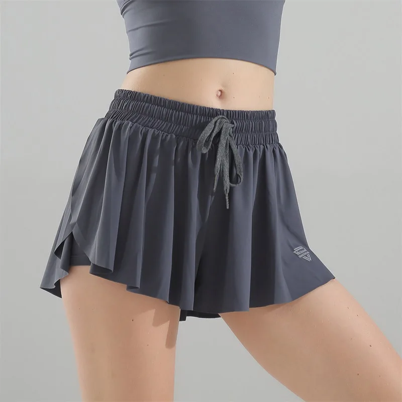 Новая плиссированная юбка Стиль Высокая талия спортивные шорты для спортзала Женская свободная Беговая удобная, сухая, дышащая тонкая мягкая поддельная две шорты для йоги