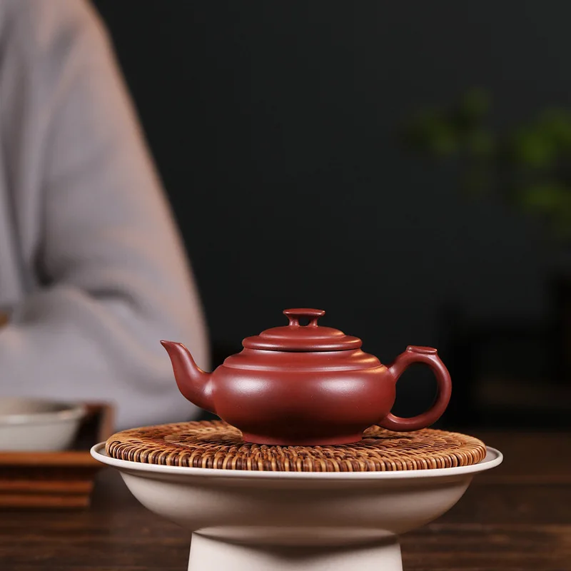 

Yixing recommended pure manual undressed ore bordeaux mud xinqiao pot of 170 cc boutique kung fu tea wholesale