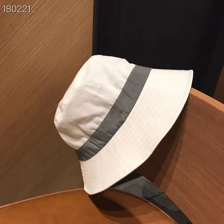 

2019 Summer High Quality Fisherman's Hats Bucket Hat for Women Black White Holiday Summer Cap Bucket Hat