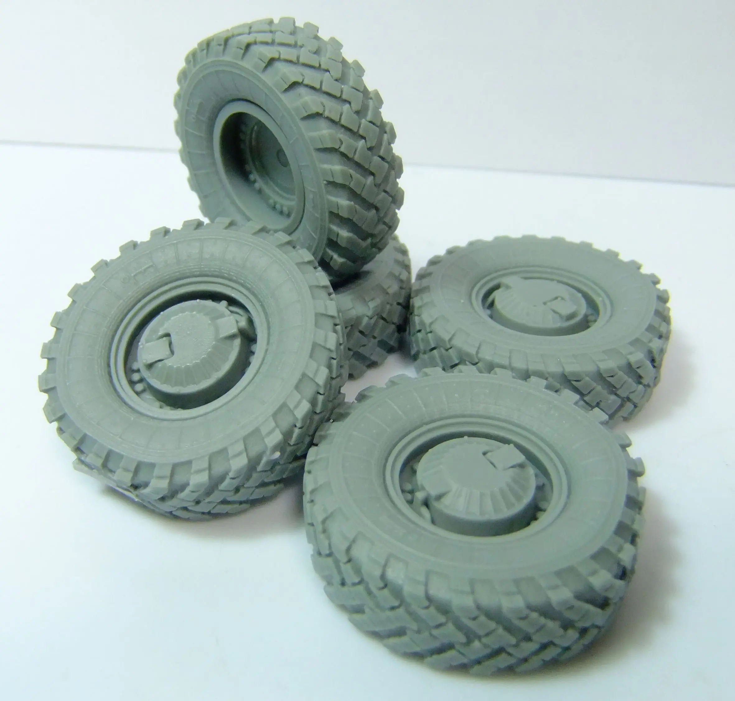 

1 / 35 Modification of assembly model Sagged Wheels for Russian Tiger Armoured Vehicle 4 Pack