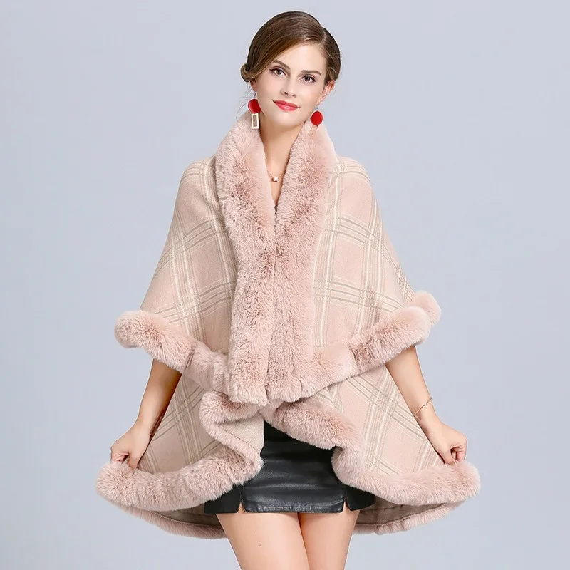 Женская накидка-пончо в клетку с воротником из искусственного меха |