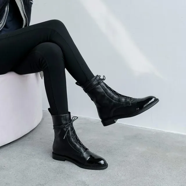 Женские высокие ботинки со шнуровкой на плоской подошве в английском стиле 3