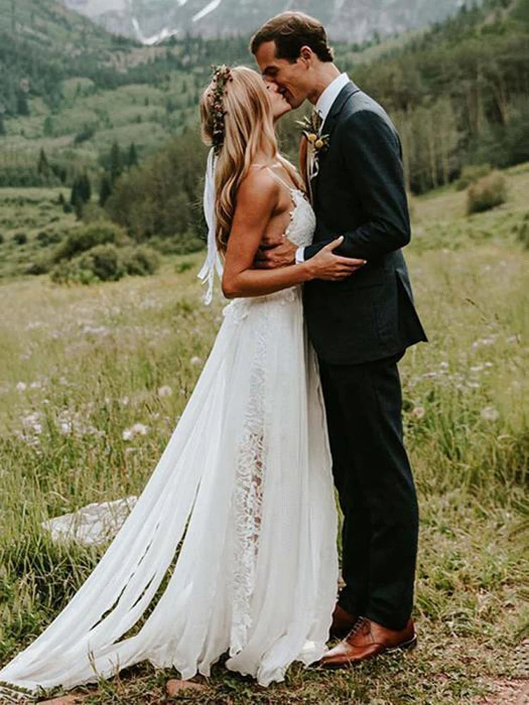 Bohemia-Beach-Lace-Wedding-Dresses-Sexy-Spaghetti-A-Line-Bridal-Wedding-Gown-White-Chiffon-Backless-Wedding (2)