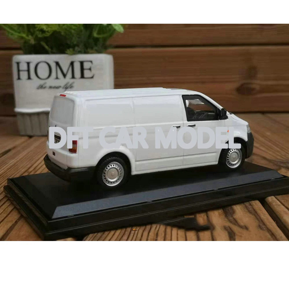 1:43 Масштаб сплава игрушки VW T5 модель автомобиля-фургона детских игрушечных автомобилей авторизованный игрушки для детей