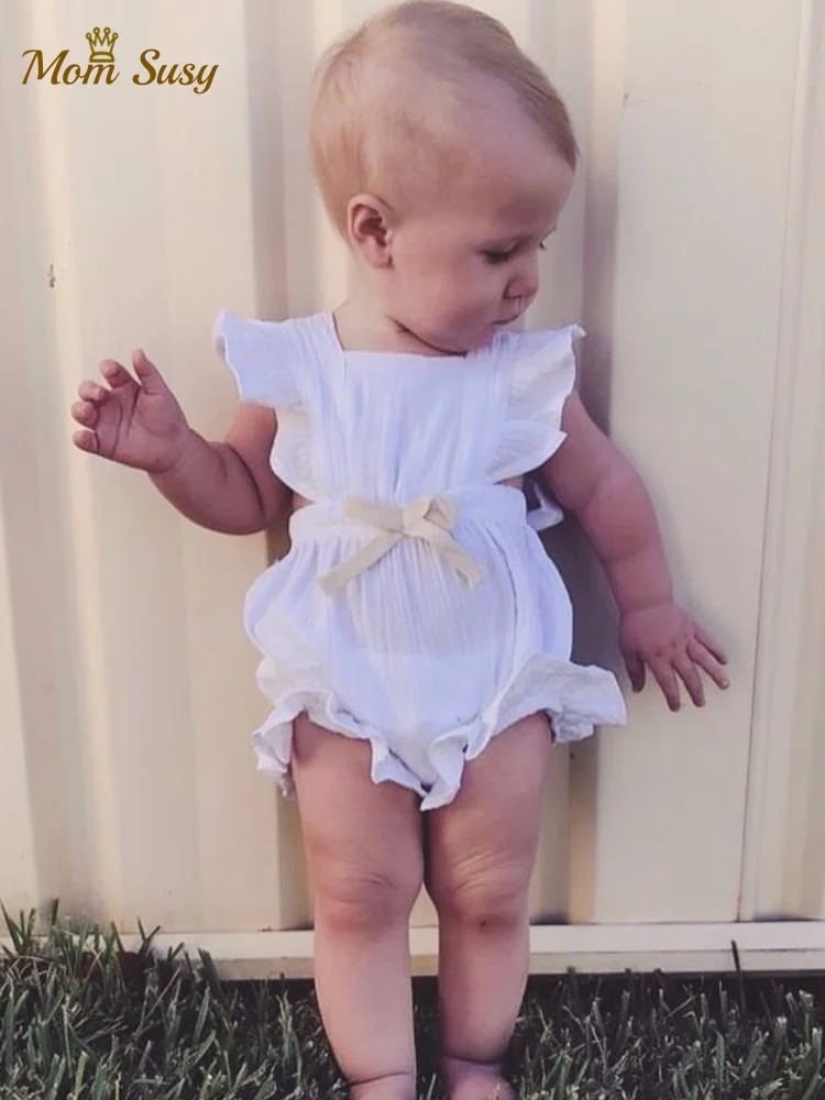 

Для маленьких девочек Комбинезон с оборками хлопковая одежда для новорожденных; Комбинезон для малыша комплекты с рукавами-крылышками, ropa, bebe, спортивный костюм для малышей, одежда на возраст от 0 до 24 месяцев