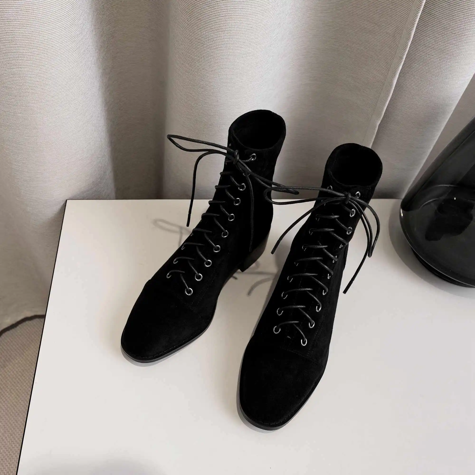 Krazing pot/Новые онлайн-ботинки «Челси» из флока и микрофибры с перекрестной шнуровкой на среднем каблуке 4 см ботильоны с круглым носком l78