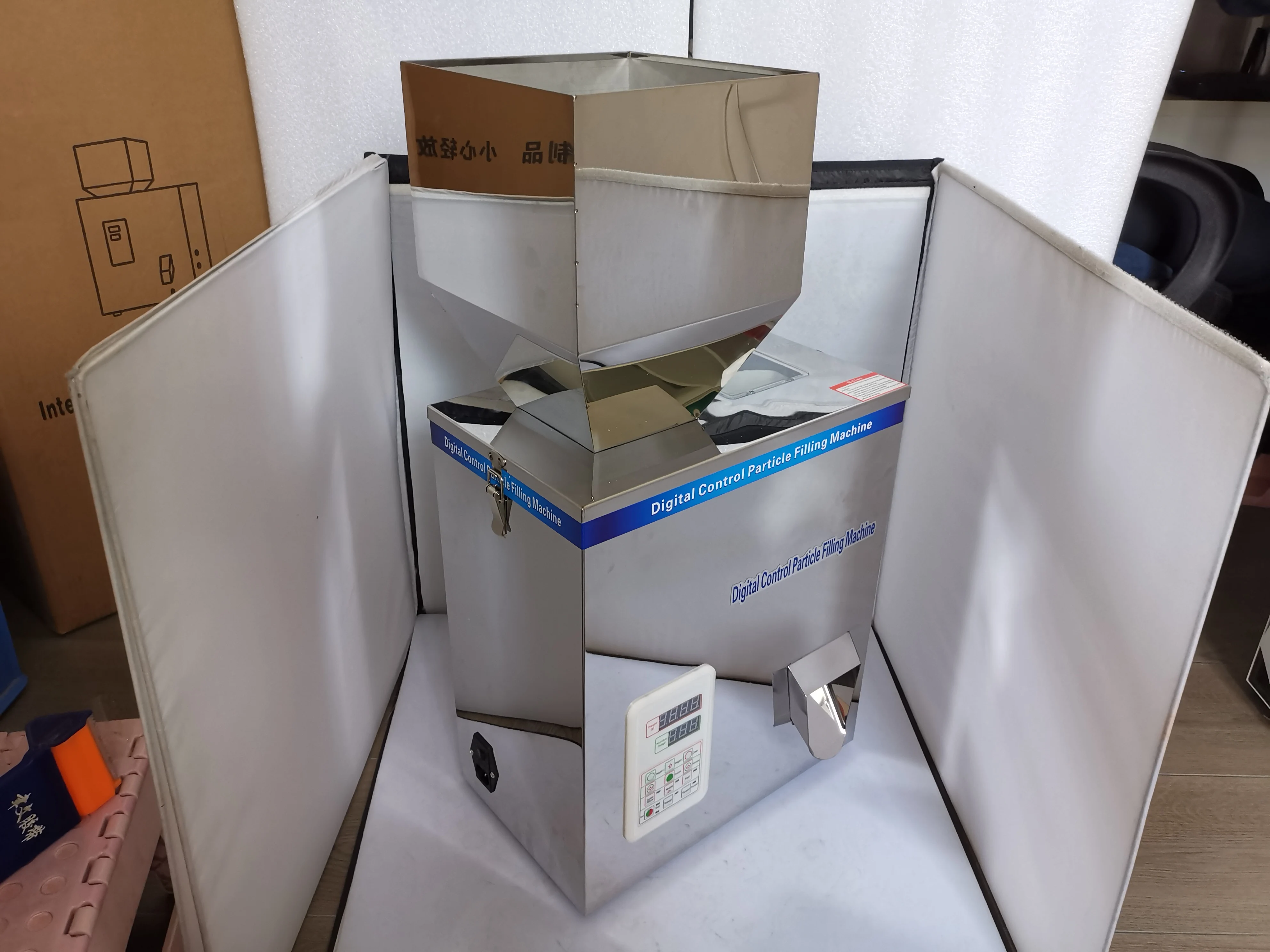 automatic Food weighing packing machine 5-500g powder granular tea hardware  materials filling machine Double vibrator version 4