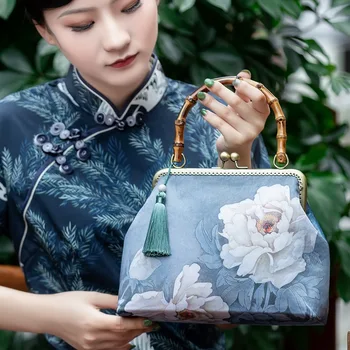 

New Handmade Retro Embroidery Flower Bag Chinese Clothing with Bag Cheongsam Fashion Casual Mouth Gold Ladies Bags Mochila Mujer