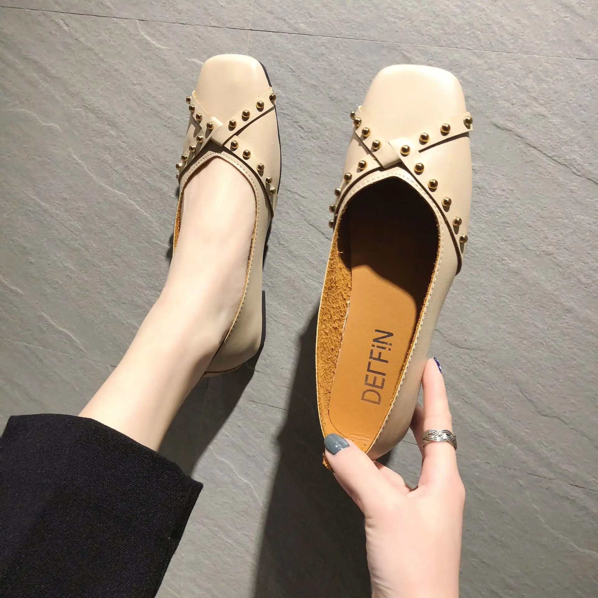 

2019 Europe And America New Style Square Head Flat Keel Thin Shoes Women's Fashion Rivet Decoration Boat Shoes Versatile Loafers