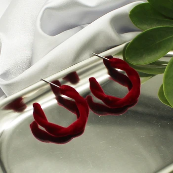 

2020 New Red Velvet Twist Circle Plush Hoop Earrings Woman Nap Floss Simple Stud Earrings Cute Korean Statement Fine Jewelry