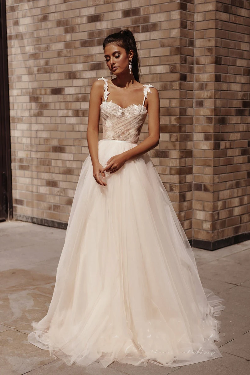 https://ae01.alicdn.com/kf/Hf3815f7ba920426e885c3505323da9b31/Champagne-Glitter-Spaghetti-Straps-Long-A-line-Beach-Wedding-Dresses-Sleeveless-Boho-Mariage-Bridal-Gowns-Vestidos.jpg