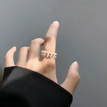 Женское кольцо со сверкающими стеклами изящное для повседневной