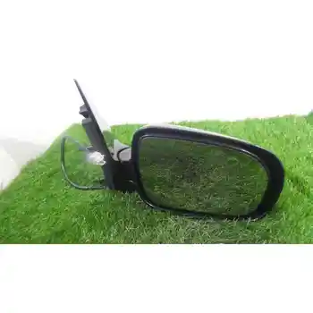 

205555 Right rearview Chrysler Voyager (rg)