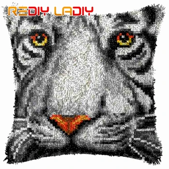 

Latch Hook Kit Wolf Brothers Cushion Cover Pre-Printed Canvas DIY Yarn Crochet Crafts Pillow Case Size 43x43cm Sofa Bed Pillows