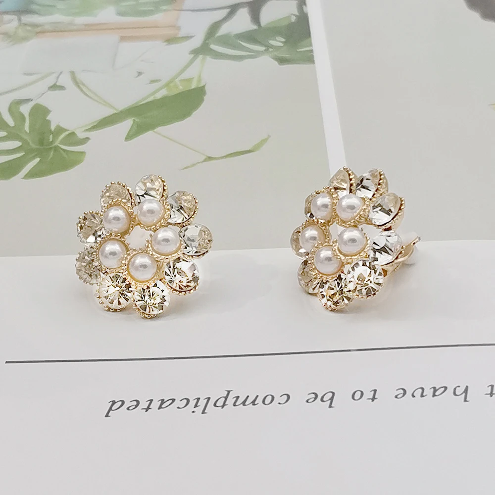 Серьги с искусственным жемчугом и цветами, современная мода, женские серьги на клипсах, клипсы и не прокалывающиеся уши, ослепительные капли