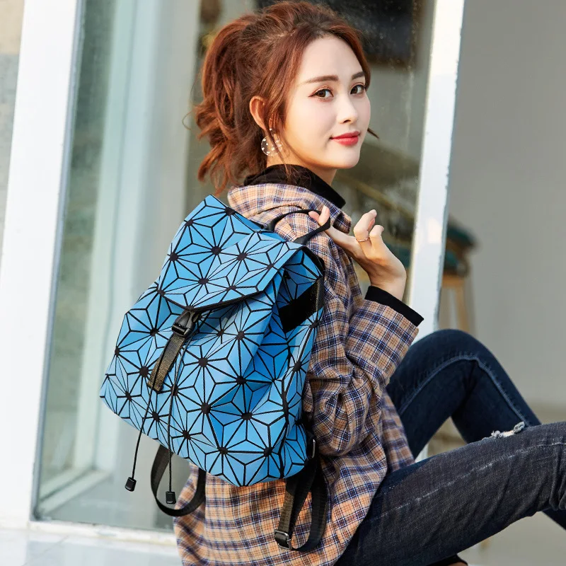 

Early Winter New Style Geometry Rhombus Backpack Men And Women Large-Volume Night Light Schoolbag Outdoor Travel Backpack