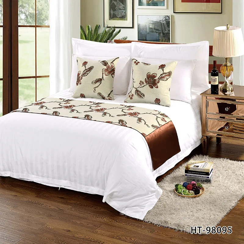 

High-grade New Chinese Style Flower Hotel Bed Runner Home Blue and White Porcelain Elegant Bed Flag Table Runner