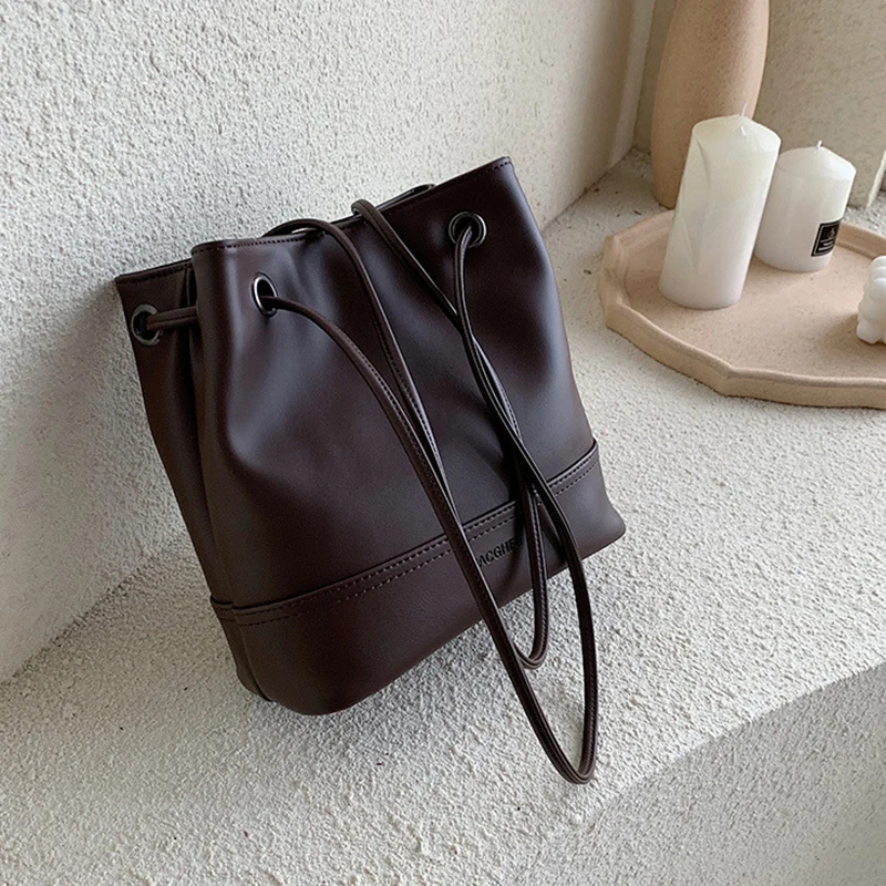 

Casual Letter Print Women's Shoulder Bag Casual Pu Solid Women Handbags Large Capacity Bucket Bag Women Messenger Bags 2020