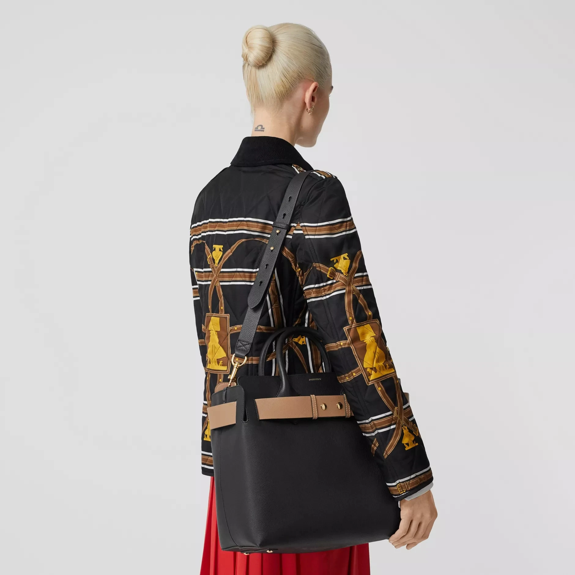 Классический черный для женщин Burberry Средний кожаный тройной ремень с заклепками сумка короткая сумка на плечо 80095611
