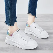 Маленькие белые туфли, женские многоборье; обувь на плоской платформе, с толстым дном обувь, плотно сидящая на ноге, новинка, высокое Повседневные женские туфли осенние