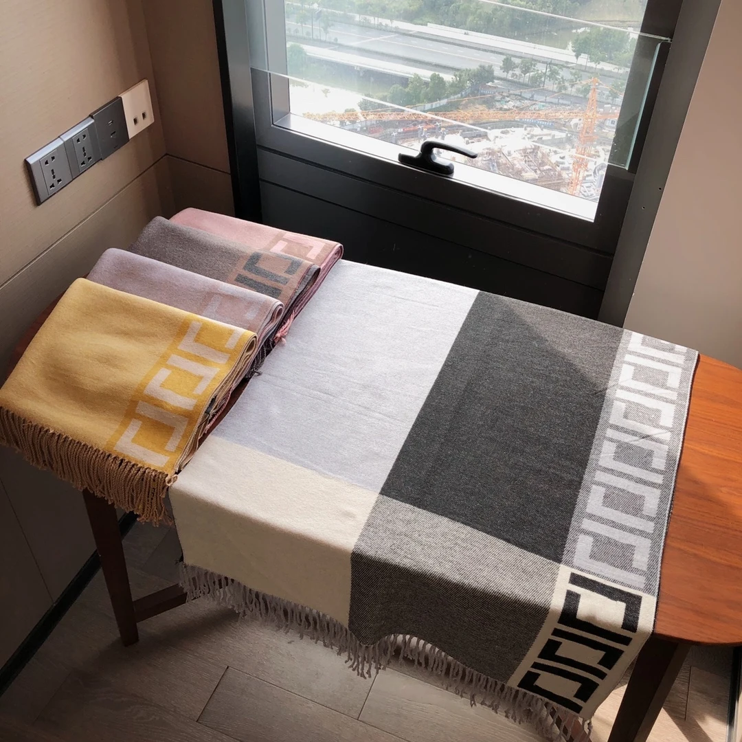 

The new brand high-quality men's and women's cashmere scarves, shawls, warmth, comfort, hot gifts for the four seasons