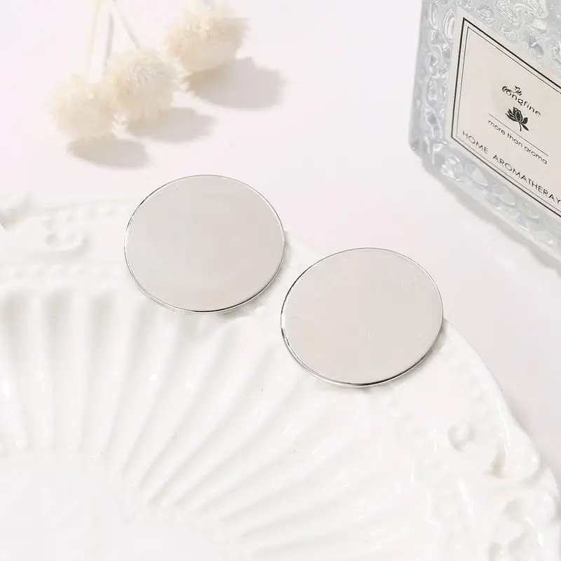 Silver Новые золотые серебряные глянцевые круглые Клипсы Серьги без пирсинга простые Стильные уши прозрачные круглые прелестные серьги для женщин - Окраска металла: Silver