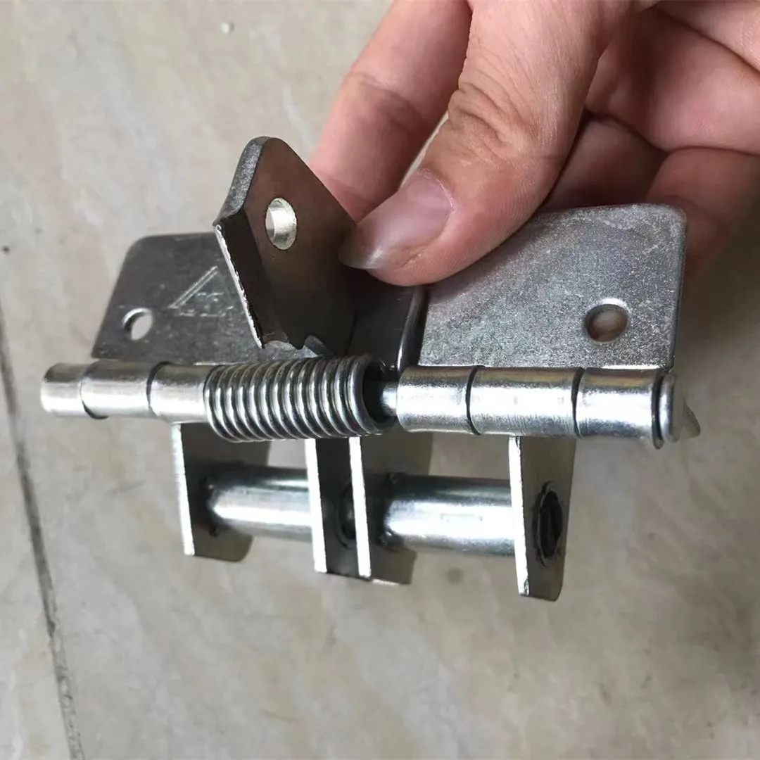 Замок самозапирающийся для закрывания дверей в распределительных устройствах