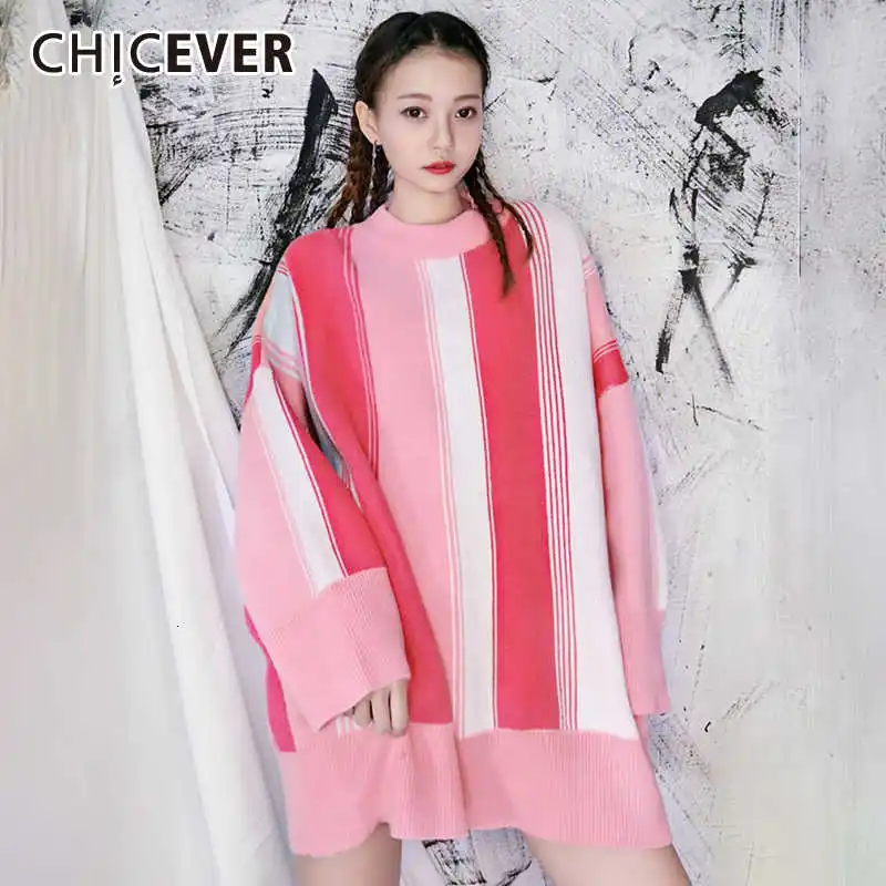 Женский трикотажный свитер в полоску с круглым вырезом и рукавами-фонариками |