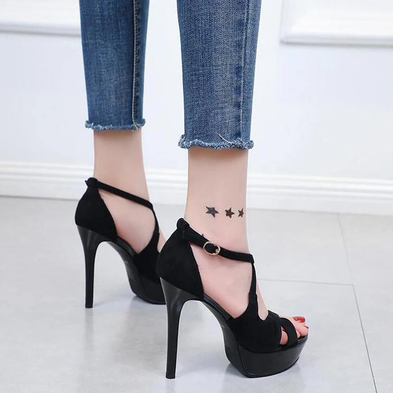 pom pom jelly sandals