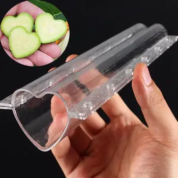 

5pcs Clear Heart Shaped Cucumber Growth Forming Mold Transparent Garden Fruit Vegetable Shaping Moulds Kitchen Tool