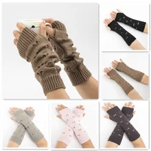 Kobiety stylowe zimowe rękawiczki ramię szydełkowe dziewiarskie Hollow Heart rękawiczki Mitten ciepłe rękawiczki bez palców zimowe rękawiczki tanie tanio Stałe do ramienia Adult CN (pochodzenie) WOMEN Akrylowe moda P210912 Gloves Fingerless Gloves Knitted Arm Warmers Comfortable Long Gloves