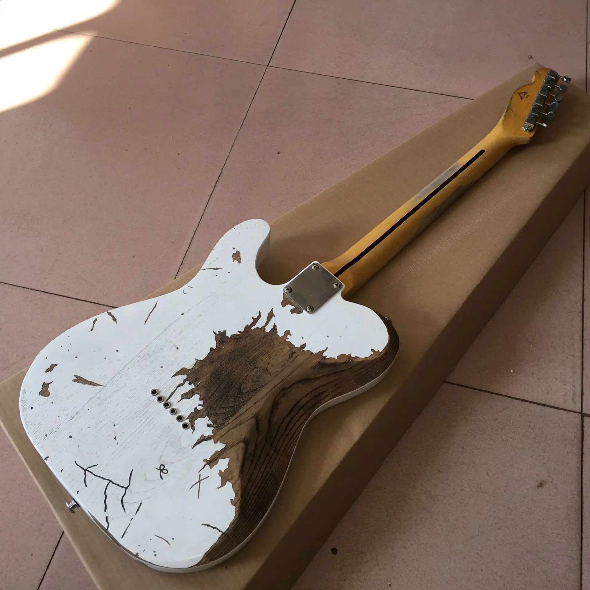 Новая электрогитара, белый цвет 6 струн gitaar, мастер строит мощи гитары ra. Высокое качество Пикапы
