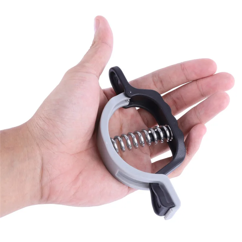 

Mini Plastic Fish Lip Grip Luggage Grip spring Mechanical Travel Pocket Pendant Portable Fishing Tool