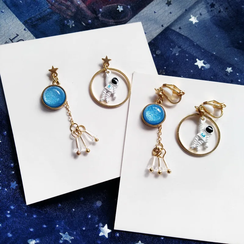 

Asymmetric Blue Earth Simulated Pearls Long Clip Earring Without Piercing Cartoon Cute Astronaut No EARS Hole Clip on Earrings