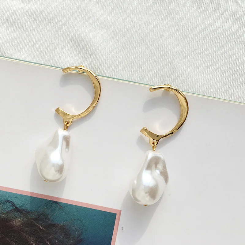 

2019 New Fashion Irregular Imitation Pearl Drop Earrings for Women Gold Color Letters Earring Geometric Statement Brincos