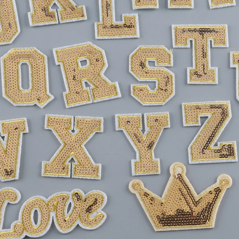 26 dopisy patche na oblečení zlatý flitry abeceda žehlička na patche pro šatstvo nášivky dítě ženy DIY odznaky emboridered