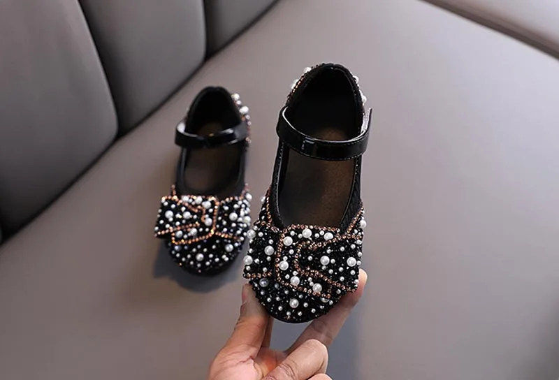 New Girls Princess Shoes Childrens Leather Pearl Rhinestones Shining Shoes Baby Kids Shoes For Party and Wedding Spring Summer leather girl in boots