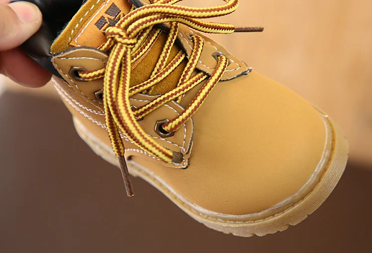 Детская обувь; коллекция года; сезон осень-зима; новые ботинки Martin на шнуровке для мальчиков и девочек в Корейском стиле
