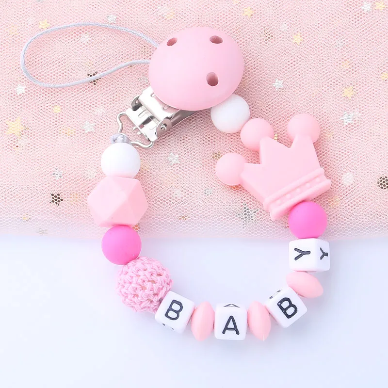 Hecho a mano personalización gratis Nombre de silicona bebé chupete clip ganchillo perlas de silicona corona Cadena de chupete de bebé dentición