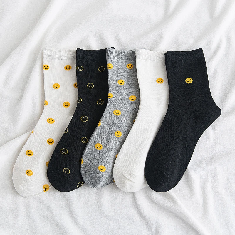 1ペアの新漫画小笑顔の女性の韓国語バージョン小さな新鮮な発現女性靴下秋冬 Socks Aliexpress