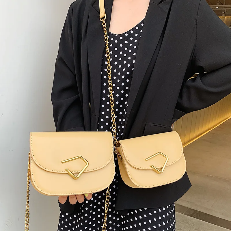 

On the new small bag women 2019 new (size) metal messenger bag simple fashion shoulder bag saddle bag