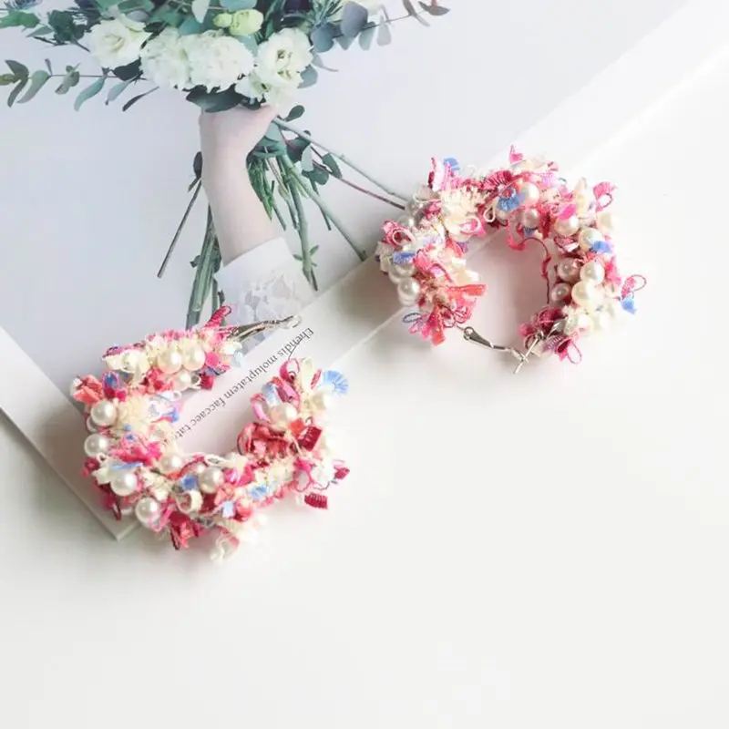 QCOOLJLY имитация жемчуга плюшевые серьги-кольца цветок женские серьги в стиле ретро для женщин Девушка ювелирные изделия аксессуары pendientes