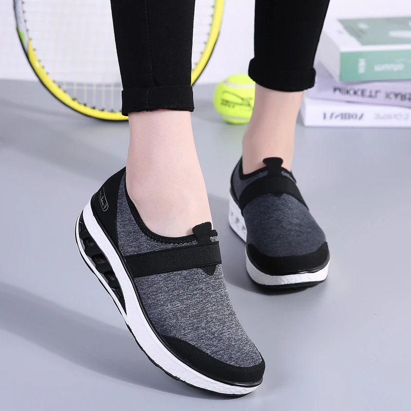 Для женщин теннисная обувь спортивная, Атлетическая, кроссовки для бега, обувь для тенниса; мокасины на платформе женские Дышащая обувь на плоской подошве женские спортивные туфли кроссовки Для женщин
